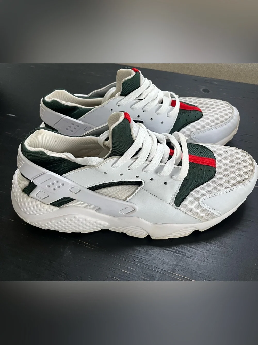 Nike Air Huarache Men's 9.5 White Green Red Sneakers